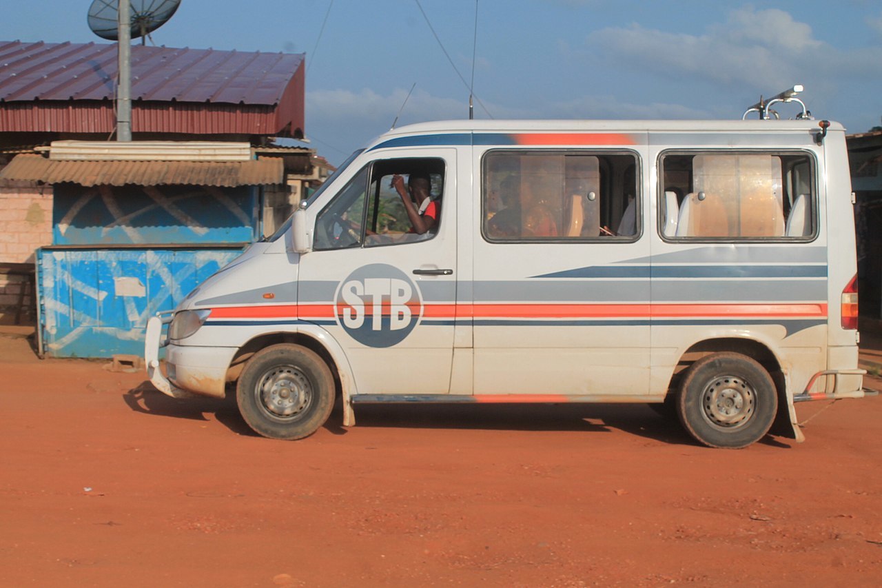 Chauffeur de mini car, Aboisso, Cote d'Ivoire