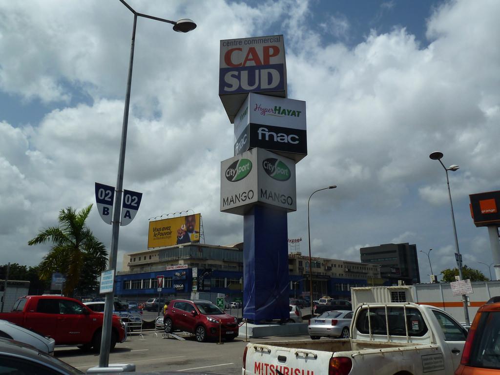 A coté du centre commercial CAP-SUD à Abidjan